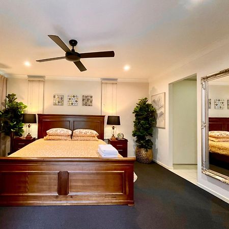Spacious Hideaway Retreat, Brookfield, ブリスベン エクステリア 写真