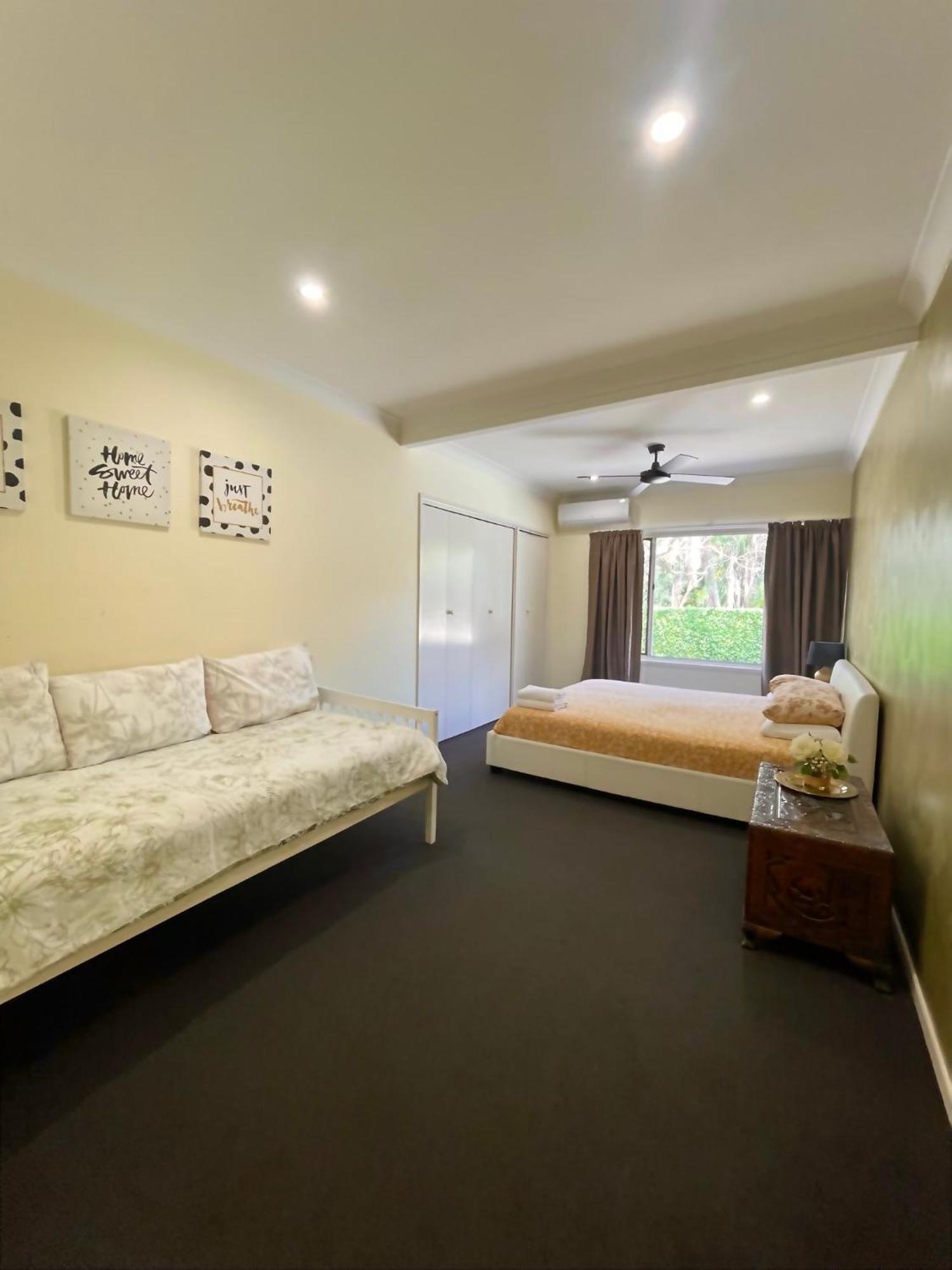 Spacious Hideaway Retreat, Brookfield, ブリスベン エクステリア 写真